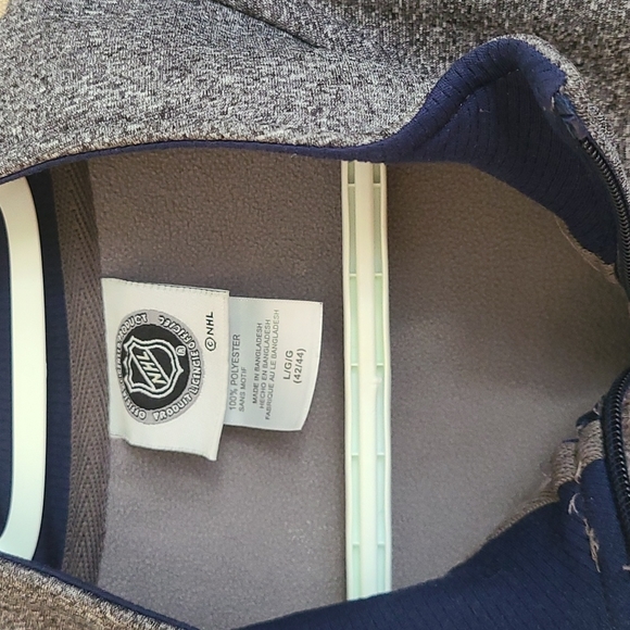 Vancouver Canucks sweater - Picture 3 of 3